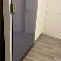 Porta scorrevole in vetro