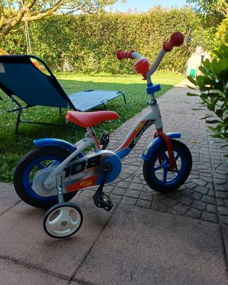 bicicletta con rotelle