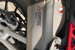 Scarico completo akrapovic