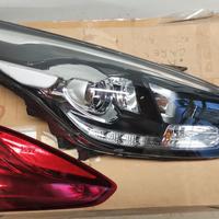 Faro Kia Carens anteriore DX e posteriore SX