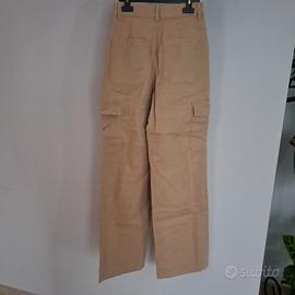pantalone cargo color cammello 