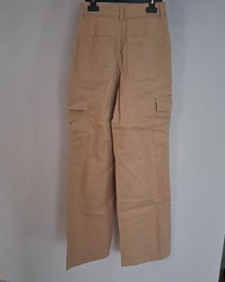 pantalone cargo color cammello 