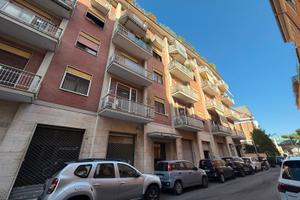 Negozio ampia metratura ad.te san pietro