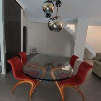 Tavolo in cristallo con sedie