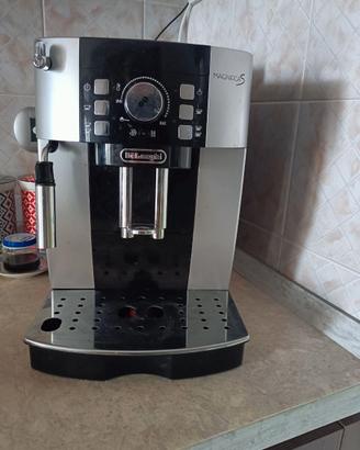Macchina caffè DeLonghi automatica 