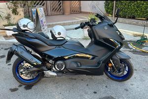TMAX 560 ICON BLACK