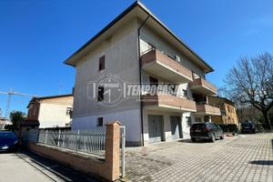 QUADRILOCALE CON BALCONI E GARAGE