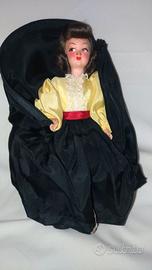 Bambola maltese in costume tradizionale