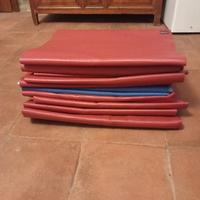 Materiali vari per yoga pari al nuovo