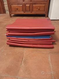 Materiali vari per yoga pari al nuovo