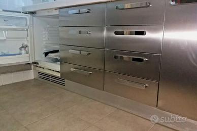 Cucina Ernestomeda acciaio inox e mobile giorno