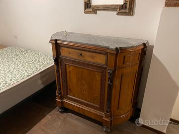 Credenza antica in legno con piano in marmo