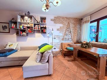 VILLA A SCHIERA A ROCCA DI MEZZO