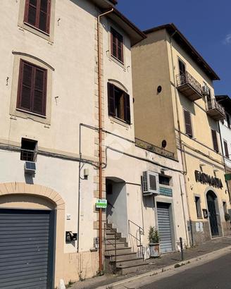 4 LOCALI A CAVE