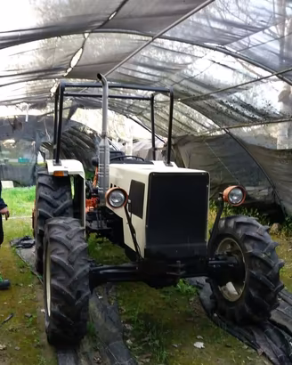 Trattore agricolo