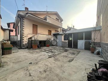 CASA INDIPENDENTE A BAREGGIO