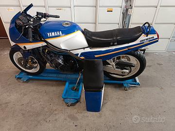 Yamaha FZ 750