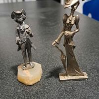 Coppia piccole statuette peltro cesellato a mano,M