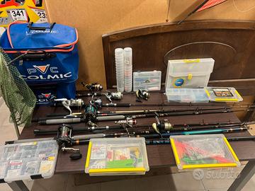 In blocco materiale pesca mare canne e accessori