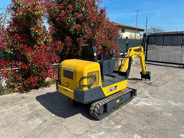 E173 Miniescavatore 15 q Yanmar B15