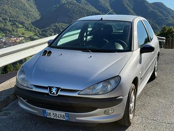 Peugeout 206