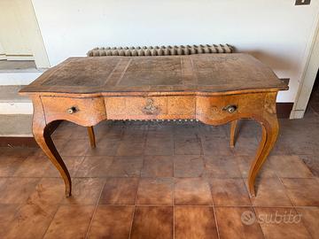 Scrivania stile Luigi XV radica 3 cassetti