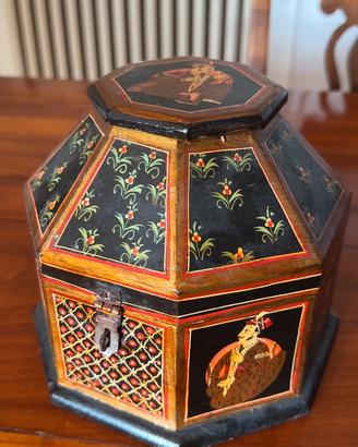 Cofanetto decorativo ottagonale in legno