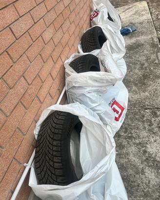 Bridgestone  215/60/17 100v invernali