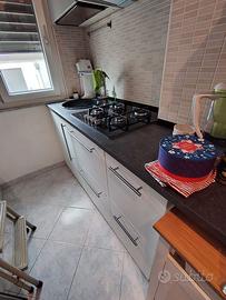 Cucina lineare IKEA moderna (anno 2023)