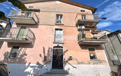 Appartamento al piano terra da ristrutturare con f