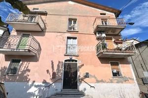 Appartamento al piano terra da ristrutturare con f