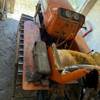 Trattore cingolato vigneto