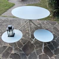 Tavolo e tavolini da esterno.