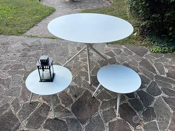 Tavolo e tavolini da esterno.