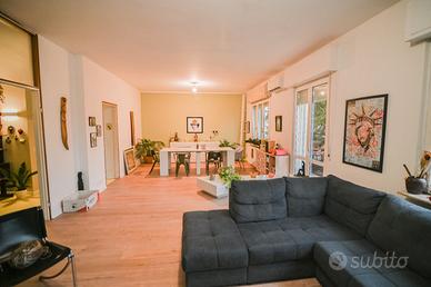 4locali in villa,3balconi,2 servizi + lavanderia