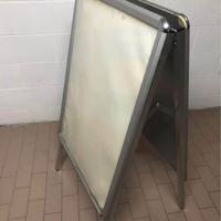 ESPOSITORE PORTA MANIFESTI