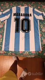 Maglia Maradona autografata con COA Beckett 