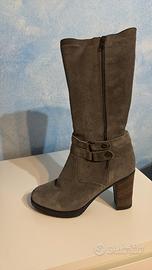 STIVALI XTI GRIGIO IN CAMOSCIO