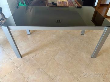 tavolo calligaris in cristallo scuro allungabile