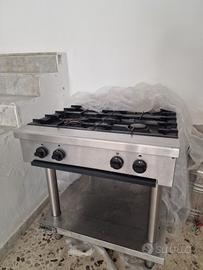 Cucina a gas professionale 4 fuochi Zanussi inox -