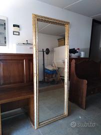 specchio verticale con cornice 