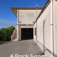 IMMOBILE CON DUE UNITA' ABITATIVE GIARDINO ESCLUSI