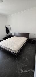 Letto matrimoniale comodini e materasso