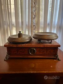 Vecchia Bilancia in legno