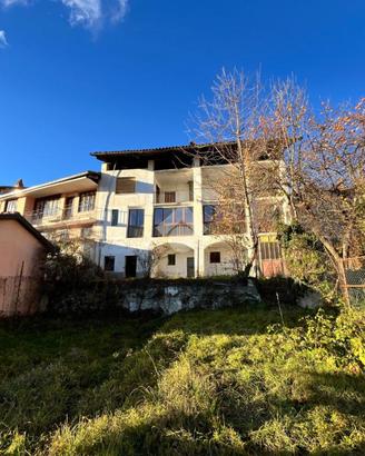 CASA SEMINDIPENDENTE A VAL DI CHY