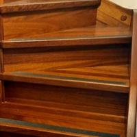 Scala interna in legno massello autoportante