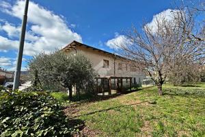 4 LOCALI A GUALDO TADINO