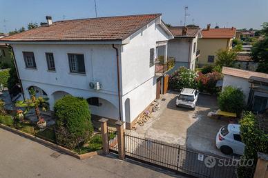 VILLA SINGOLA A BEREGUARDO
