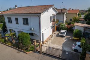 VILLA SINGOLA A BEREGUARDO