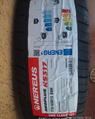 Due pneumatici 175/65 84H R15 dot 1/26